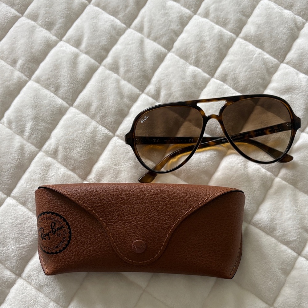 Ray-Ban Tortoise Shell Sunglasses with Brown Case